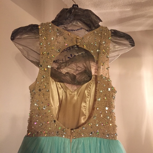 BEAUTIFUL prom dress - Picture 6 of 8